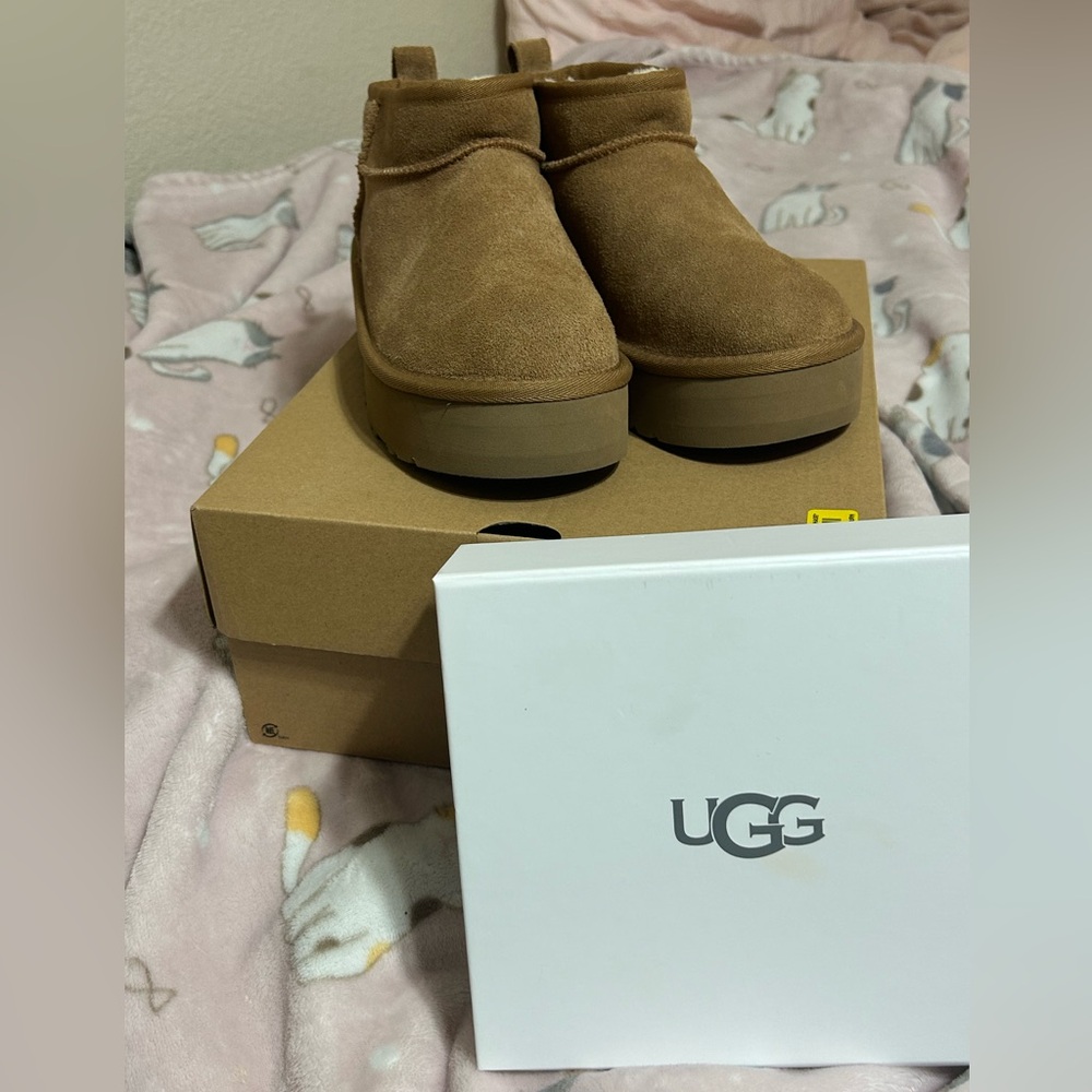 UGG Ultra Mini Platform Boot with Care kit